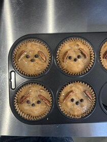 「犬に見えるかも」とウキウキで焼いたマフィン→焼き上がるとまさかの……　衝撃の完成品に「ぎゃあぁあー！」「期待以上でした」