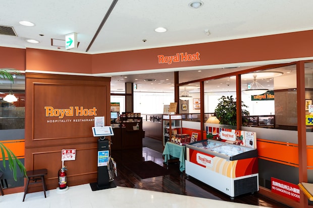 「ロイホ好きにはたまらん」ロイヤルホストの“人気メニュー柄スウェット”があるって知ってる？「全部買います」「これ着て行きたい」