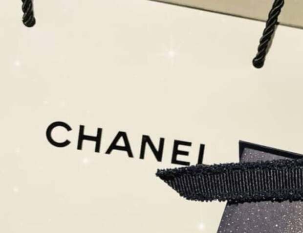 シャネルでリップを購入→店員の“思わぬ提案”で……　驚きの結末に「このクオリティ!?」「やばい」「お得感すごい！」