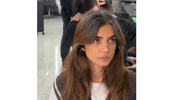 白髪で老けて見えるロングヘアの女性、美容師の手にかかると……　“激変の仕上がり”が3900万再生「若返った！」「めちゃくちゃおしゃれ」【海外】