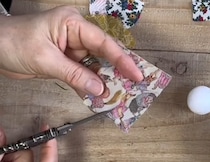 小さなハギレを切って、発泡スチロールのボールに入れ込むだけで……　簡単かわいいアイテムの完成に「素敵です」「真似っ子します」