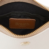 「高見えします」トプカピの“スマホショルダー”が上品でかわいい　「どんな服装でも合わせやすい」「身軽になりました」