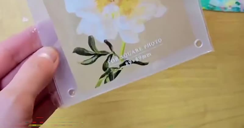 100均アクリル板が“まさかのアート作品”に！　絵の具をベッタリ塗ってひっくり返すと……「おぉー楽しそう」「やってみたい」