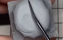 「この丸い粘土が胡蝶しのぶに?!」自作で鬼滅キャラのフィギュアを制作→“衝撃の完成品”に「やばすぎww」「とんでもない仕上がり」「売ってください」