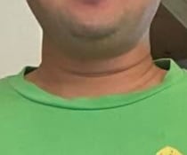 家族でショッピングモールへ行くも、夫だけ……　まさかの格好に「3度見すると思うw」「悔しいですが最高デス」