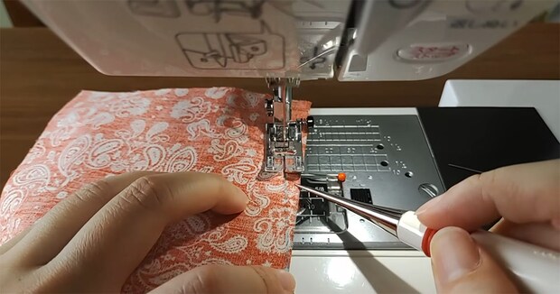 バンダナ柄の生地→昭和レトロなワンピースを作って着てみたら……　驚きの仕上がりに「神技すぎ」「よく似合ってる」