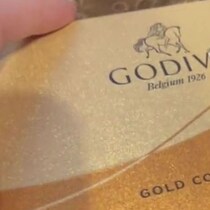 母にもらった「GODIVA」→ウキウキで開けたら……　まさかの中身に「笑った」「こんなんあるんやw」と170万再生