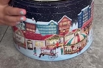 カルディのクッキー缶→フタを開けたら、さらにフタ!?　まさかの中身に「知らんかった！」「絶対買う」