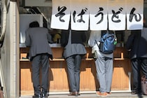 【画像：「東京都の立ち食いそばの名店」10選を見る】