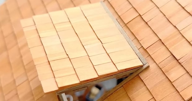 天窓付き“木の屋根のおうち”→中をのぞいてみると…… 　広がっていた別世界に「感動しました」「本当にすてき」