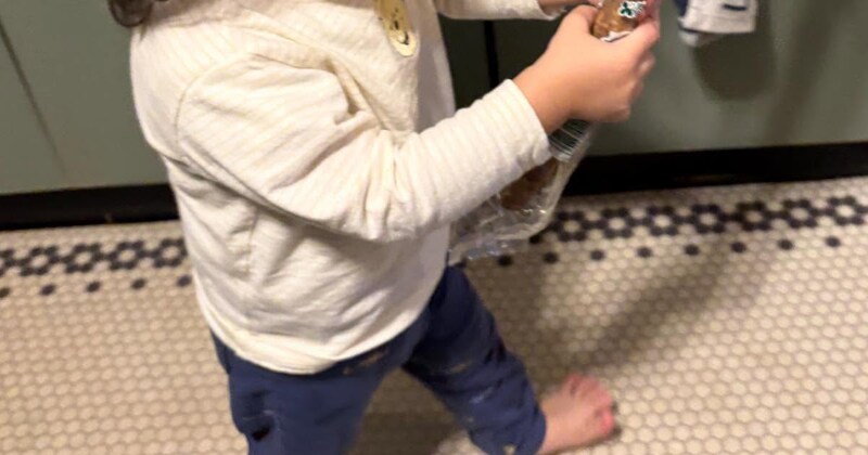 ママ「助けてください」→お風呂に入る直前、息子が握っていたのは……「爆笑してる」　“衝撃の持ち物”に「いい出汁が出そうですね」