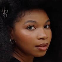 「アフロヘア」サイズでギネス認定　計測困難な圧巻の大きさはなんと……　受賞女性「ナチュラルヘアは私の誇り」【海外】