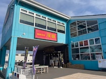 「好きなネタを好きなだけ…！」「自分で作る贅沢級の山盛り！」茨城県の道の駅でガチでヤバい　「味勝手丼」を食べた結果…もう普通の海鮮丼じゃ満足できない！