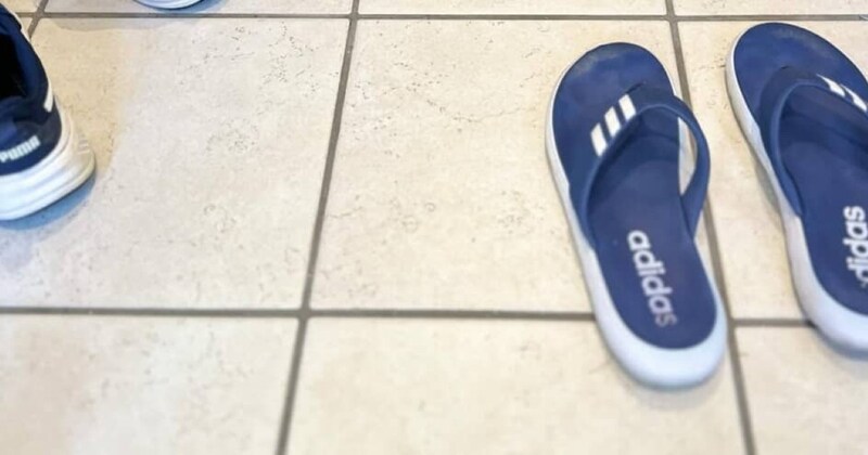 玄関の靴→よく見ると……「誰が教えたんだろう」　家族の中で4歳次男だけが行う“まさかの行動”に「ええ息子や」「人間何周目かです」