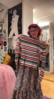 16歳女子の柄×柄の“スクールコーデ”が860万再生　センスが光る“上級者テク”に「全てが完璧」「鬼かわいい」【海外】