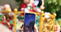 ディズニーのパレード鑑賞中、ピントが合わず……「それを“逆手に撮る”のです」　830万表示の“奇跡の1枚”に「凄すぎるだろこれ」「天才ですか？」