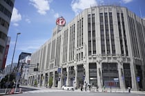 【50代が選ぶ】おみやげにしたら褒められる「伊勢丹新宿店地下の洋菓子コーナーのお店」ランキングTOP27！　第1位は「日本橋 千疋屋総本店」【2025年最新調査結果】