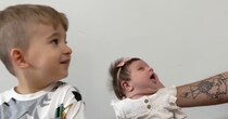 生まれたばかりの妹に“無関心”の兄→1年後……　目頭が熱くなる“衝撃の変化”に「涙が止まらない」「なんてステキ」【海外】