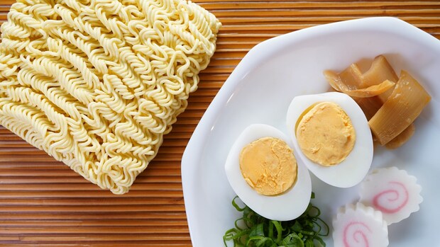 【女性に聞いた】お店くらいうまいと思う「袋麺ブランド」ランキング！　2位は「日清ラ王」、1位は？