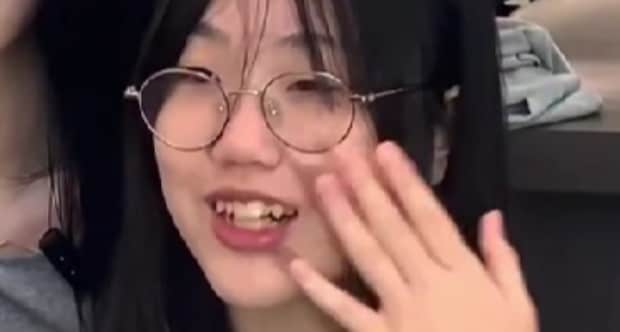 「中顔面が気になる……」と悩む黒髪女性、プロがヘアカットすると……「うそでしょ」「別人みたい！」「嫉妬するほどかわいい」【海外】