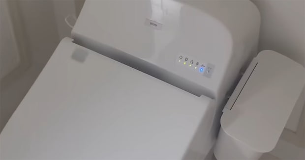 「なにこれ…便利…」 狭くてプチストレスだらけのトイレ→100均&無印で作る“スッキリ収納”に 「天才です!」「オシャレ」