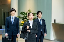 「27卒就職人気企業」ランキング！　理系の2位は「Sky」、1位は？