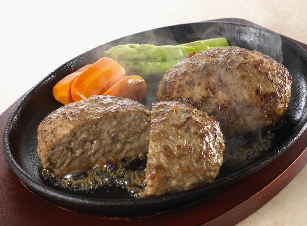 【都民が選ぶ】ハンバーグが最高にうまいと思う「ファミレスチェーン」人気ランキング！　2位は「ステーキハウスフォルクス」と「ロイヤルホスト」、1位は？