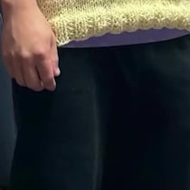 おかんが編んだセーター、息子が着たら……　父「ゲゲゲの鬼太郎やね」まさかの姿に「ごめん吹き出した」「最高です」