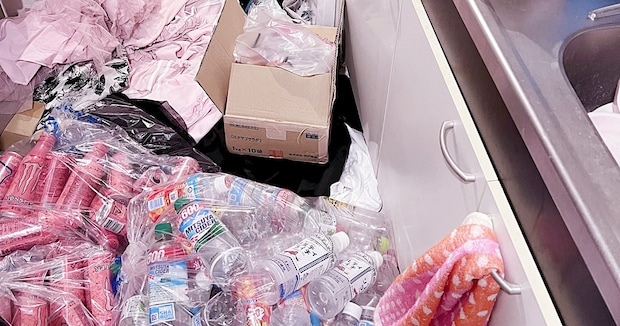 “汚部屋”な自宅がバズってしまった娘→投稿が父親に見つかり……「涙が出る」 3000万表示の“予想外の展開”に「万バズの代償デカすぎて草」