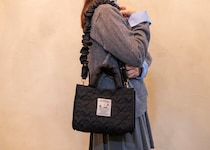 付録は「アレクサンドル ドゥ パリ」のポーチ！　『sweet』2026年1月号発売