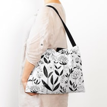 バッグやポーチが付録の雑誌・ムック注目7選　人気ブランドや人気キャラのアイテムがお手頃！【2025年11月後半】