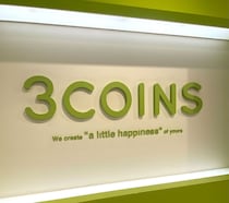 「再販されてすぐ購入」　【3COINS】“WEB限定お薬手帳ケース”が大人気！　「大きさ・収納力・値段、全てよかったです」「やっとちょうどいいの見つけた」