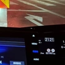 夫が運転中、突然の悲鳴→フロントガラスを見ると……　「やめてw」「これはビビる」衝撃の光景に大反響