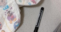 息子のおむつに名前を書いていたママ、書き終わって確認すると……「私はなにをしていますか？」　衝撃の光景に「ツボったwww」「とりあえず寝な！w」