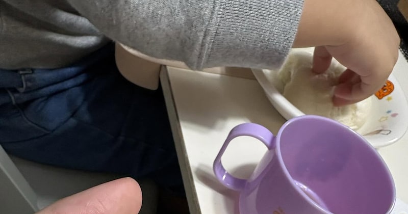 2歳息子に「肉まんちょっとちょうだい」と言ったら……「ワロタwww」　ママ思わず衝撃の光景に「娘もそんなでしたww」