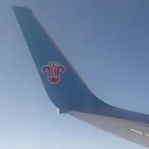 CAに突然起こされ「飛行機の外を見ろ！」→渋々見たら……　「夢ですか？」予期せぬ“まさかの光景”が294万表示