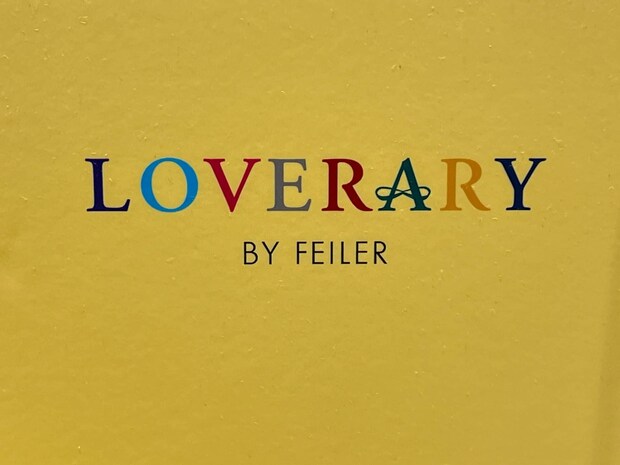 「『かわいい』の大渋滞！」FEILER（フェイラー）の“ケーキ柄ハンカチ”が大好評！　「キラキララメが入ってとても可愛い」「人気な理由がわかりました！」