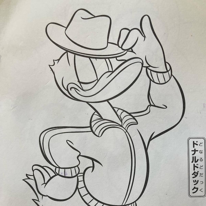 ディズニーの塗り絵、3児ママが育児のスキマ時間に塗ったら……　「すごすぎて二度見」「脳バグるんですが！」