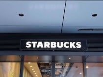 「キラキラで素敵です」　スタバの“ホリデー限定タンブラー”が大好評　「ツリーみたいな配色できれい」「大人クリスマスを演出できます」