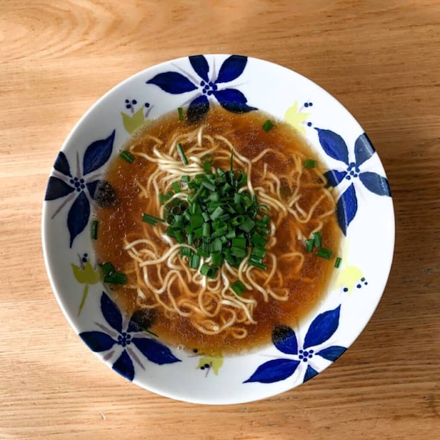【60代に聞いた】スープも飲み干しちゃう「袋麺」ランキング! 2位は「日清ラ王」、1位は?