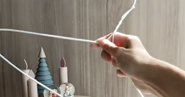 ダイソーのハンガー1本で……「これはほんまに天才!!」「買ったのよりいい」 100均だけで作れる“高見えクリスマスグッズ”に反響