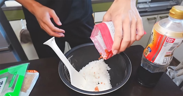 1人暮らし男性が作る“平日ランチおにぎり”→驚きのアイデア連発に「その手があったかっ!」「見習わなきゃ」