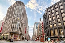 【男性に聞いた】「日本橋三越本店で買ってきてほしい洋菓子ブランド」ランキング！　2位は「ゴディバ」、1位は？
