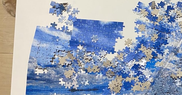 ジグソーパズルを、2週間かけて作っていたら……「やられた」 よーく見ると分かる“犯人”に「これは怒れない」