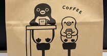 Suicaペンギンの紙袋→ひっくり返すと……「えー！　なにこれ？」　裏に描かれた“イラスト”に反響「東京に住んでないのが悔やまれる」