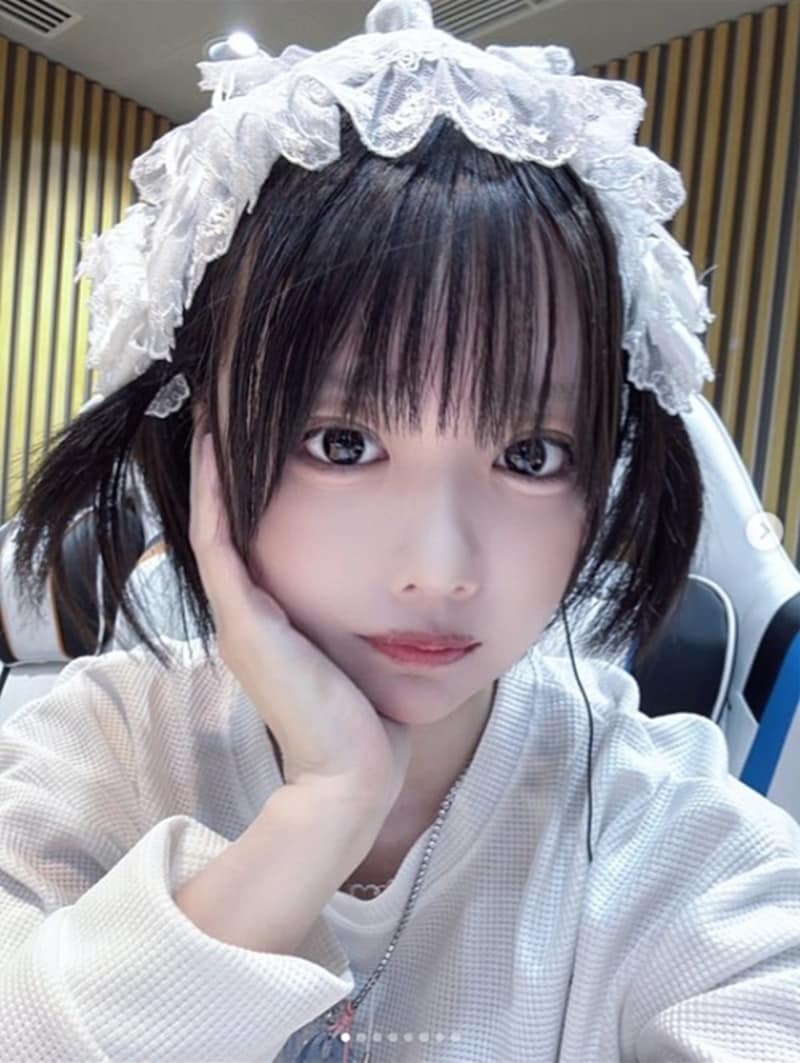 あの、タイトなミニワンピ着用姿にファンざわつく「スタイルバケモンでしぬ」「どこの服だろう」「スタイルえぐいい」