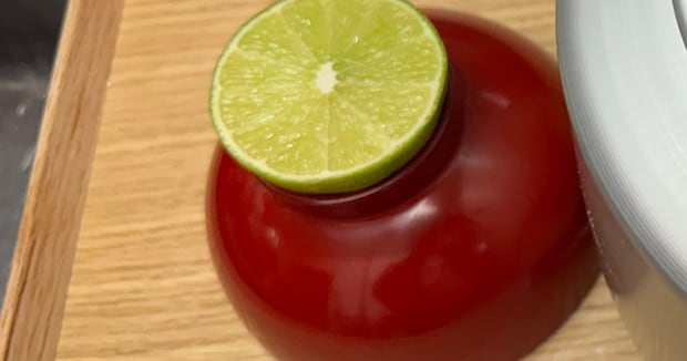 “高級日本料理”をやかんで作ってみたら……「なに食ったらこんなん思いつくんや」　710万表示の“衝撃ビジュアル”に「やば夢すぎ」「風情をガン無視」