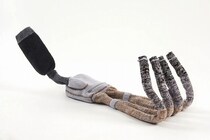 違和感が仕事してない　ヤマハ、バイクのマフラーをイメージした防寒マフラーを発表　公式サイトで作り方も公開