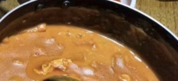 7人兄弟を育てた母のカレー、引きで見ると……　まさかの光景に「豪快でかっこいいですね！」「迫力がある」