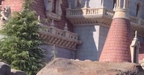 ディズニーランドで『美女と野獣』の城をじっくり見てみると……　まさかの風景に「ほんとや！」「よく見つけましたね！」
